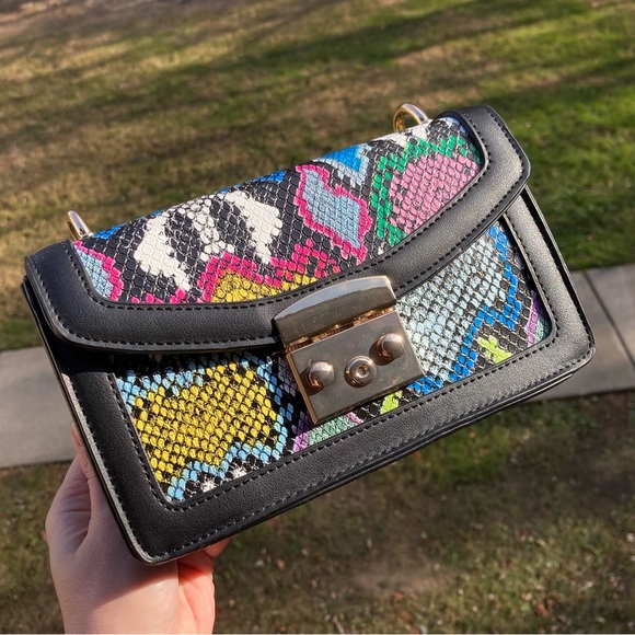 Black Multi Color Rainbow Snake Skin Reptile Print Convertible Purse Belt Bag - Picture 15 of 15